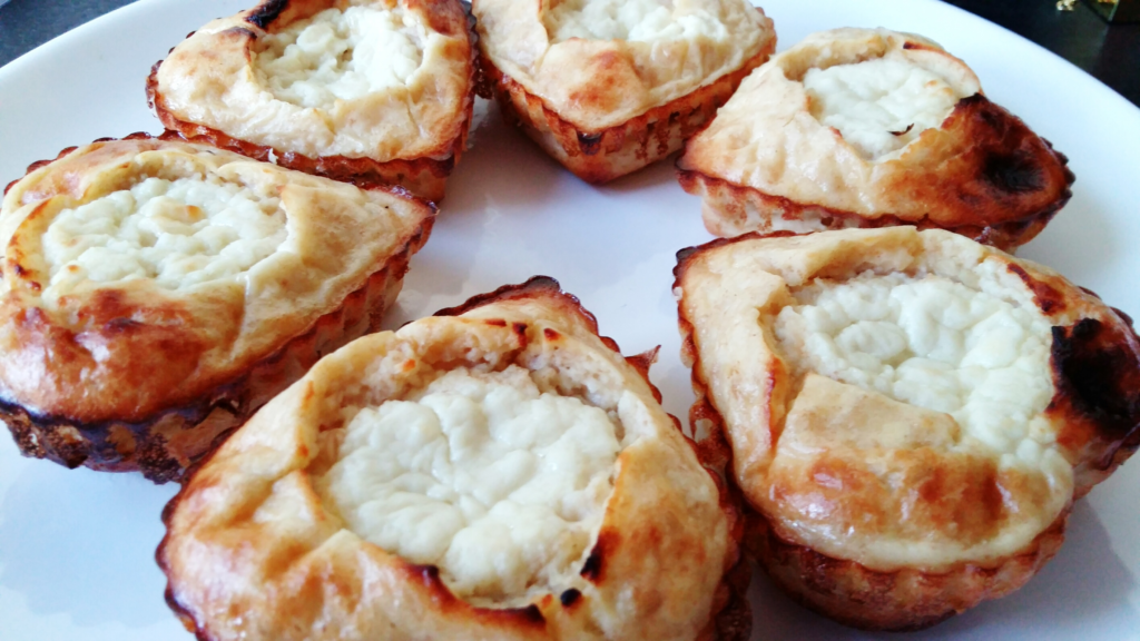 MUFFINY SEROWE Z PŁATKAMI OWSIANYMI
